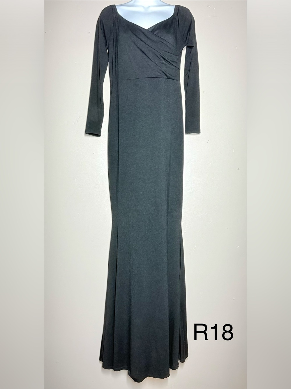 Elegant Black Long-Sleeve Maxi Dress with Mermaid Bottom